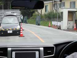 居住制限区域に入るための検問ゲート
