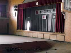 津波を受けた請戸小学校　体育館