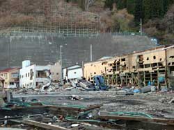 津波被害に遭った港